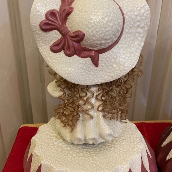 Victorian Girl Music Box - You Light Up My Life - Picture 3 of 6